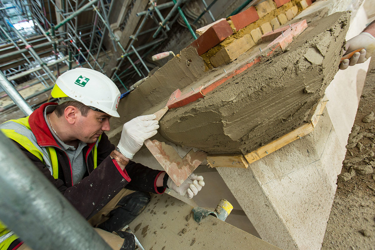Lime Green engineer crafting a moulding on the Gunnersbury Park Museum using lime green roman stucco